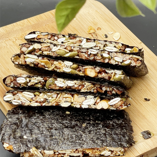 Bánh rong biển kẹp hạt