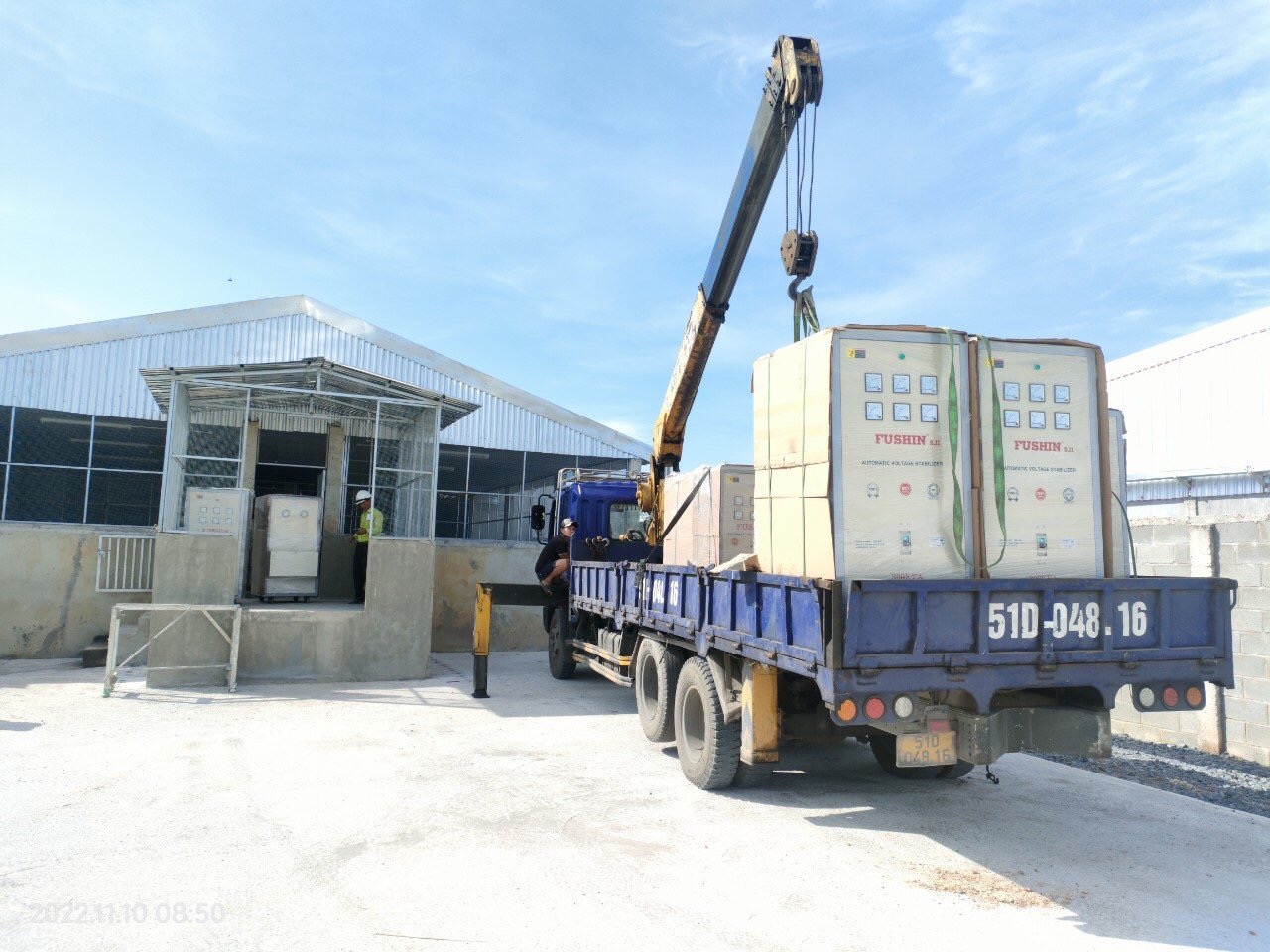 Ổn áp 3 pha cho hệ thống điện năng lượng mặt trời Thi công công trình ổn áp 3 pha Fushin cho hệ thống điện năng lượng mặt trời