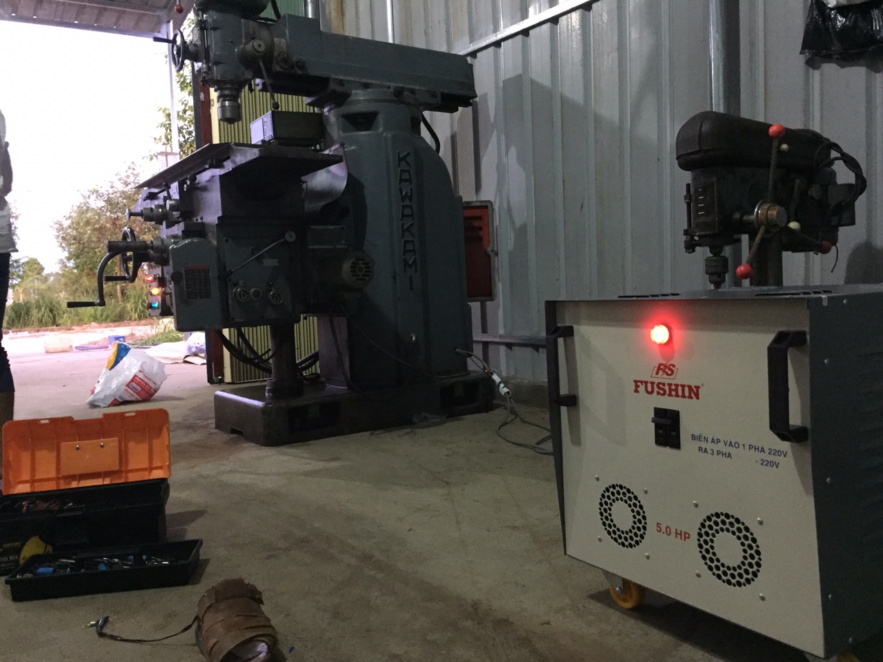 hình hoạt động 4, máy biến áp 1pha ra 3pha