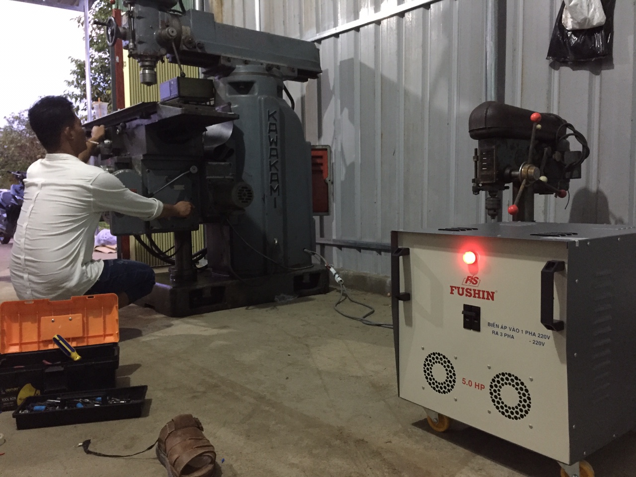 hình hoạt động 6, máy biến áp 1pha ra 3pha