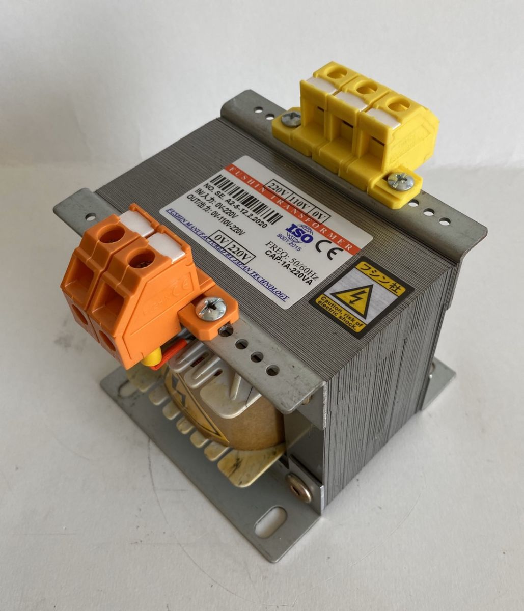 Biến áp cách ly vào 220V ra 220V 110V - 1A (220VA)