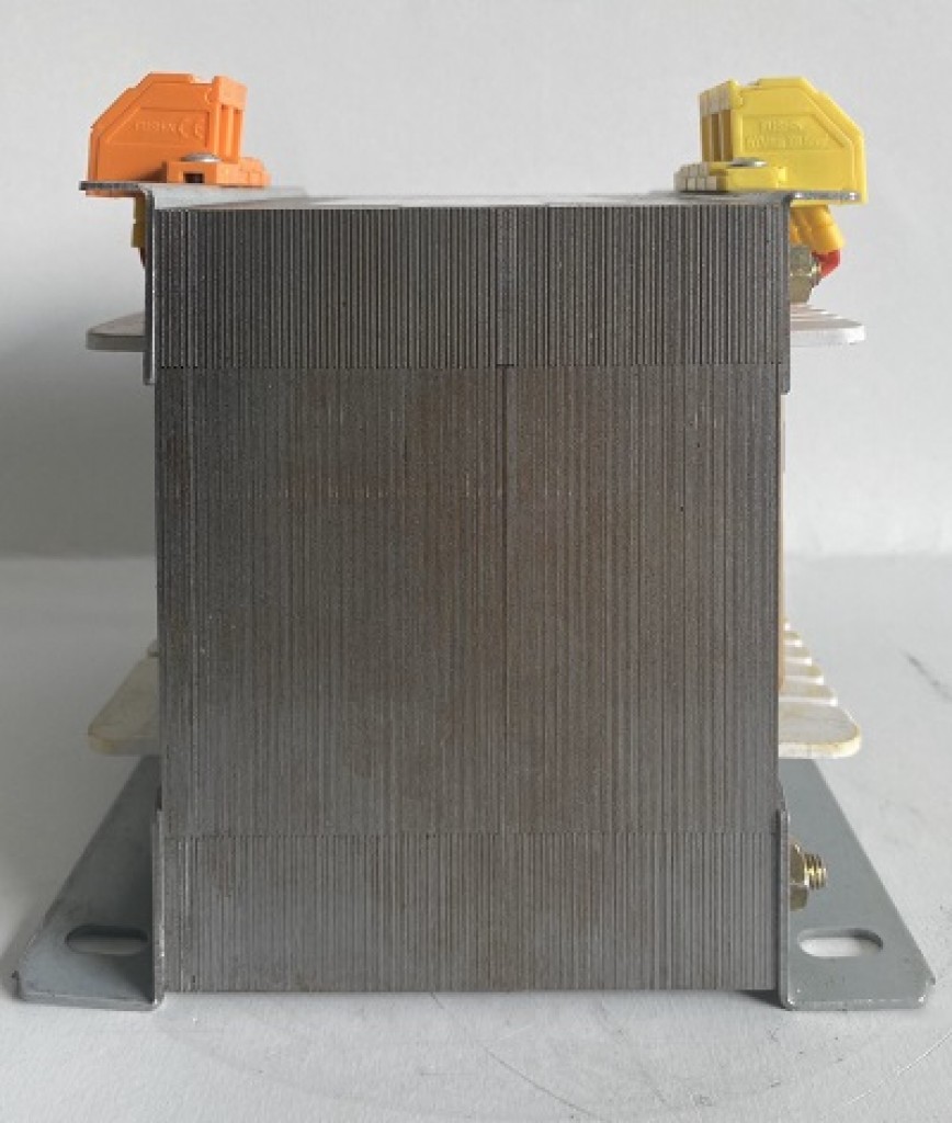 Biến áp cách ly vào 380V ra 220V/24V - 5A -1.1KVA