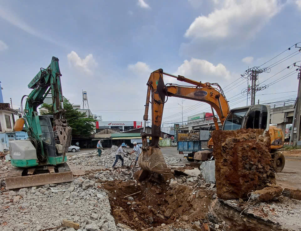 Phá dỡ san lấp mặt bằng tại Quận Tân Bình