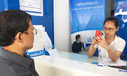 Nhiều khách bất bình khi nhà mạng 'đòi' chụp ảnh