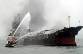 Boats big fire, running freely on the sea