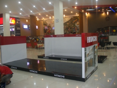 Nội thất gian hàng Hitachi 3