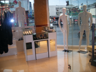 Nội thất showroom 2en 4