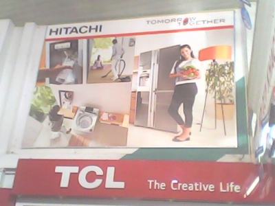 Bảng hiệu Hitachi 2