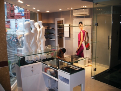 Nội thất showroom 2en 2