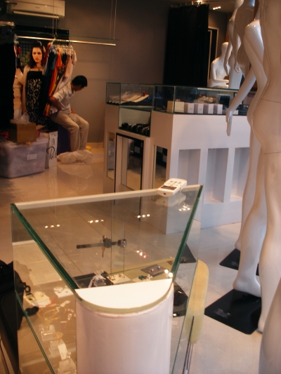 Nội thất showroom 2en 3