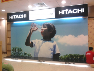 Nội thất gian hàng Hitachi 2
