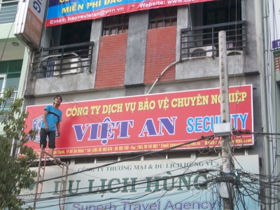 Bảng hiệu Việt An