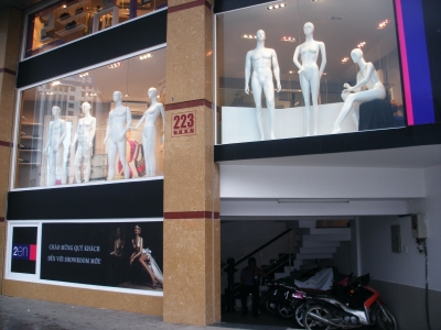 Nội thất showroom 2en