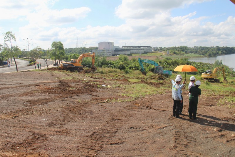 The project Suoi Cam embankment and dredging (Dong Xoai, Binh Phuoc)