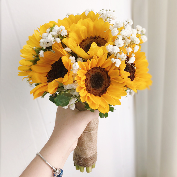 Hoa Cưới Ấm Áp