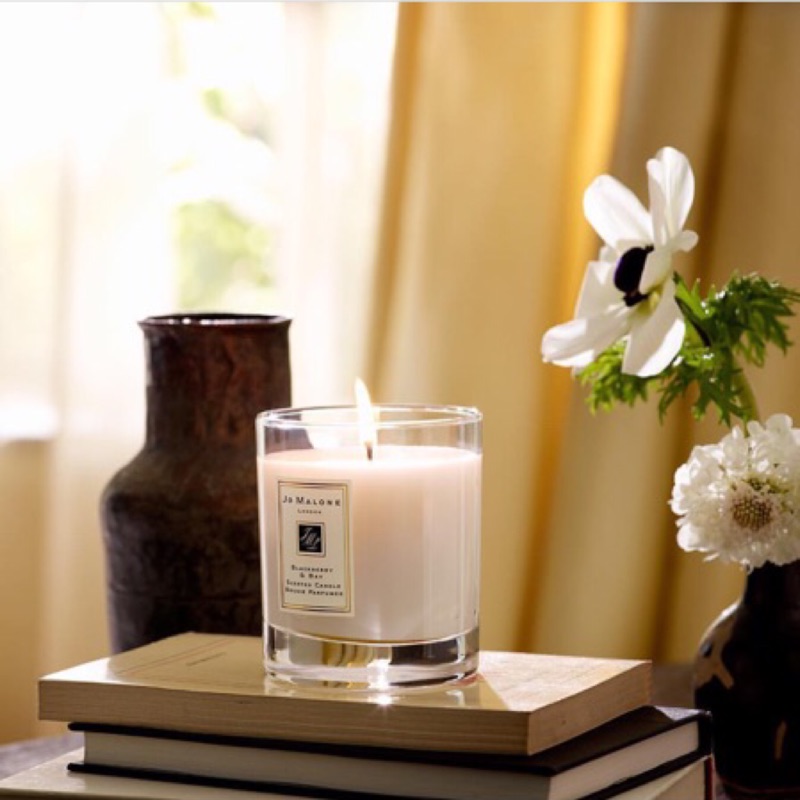 Nến thơm để phòng khách