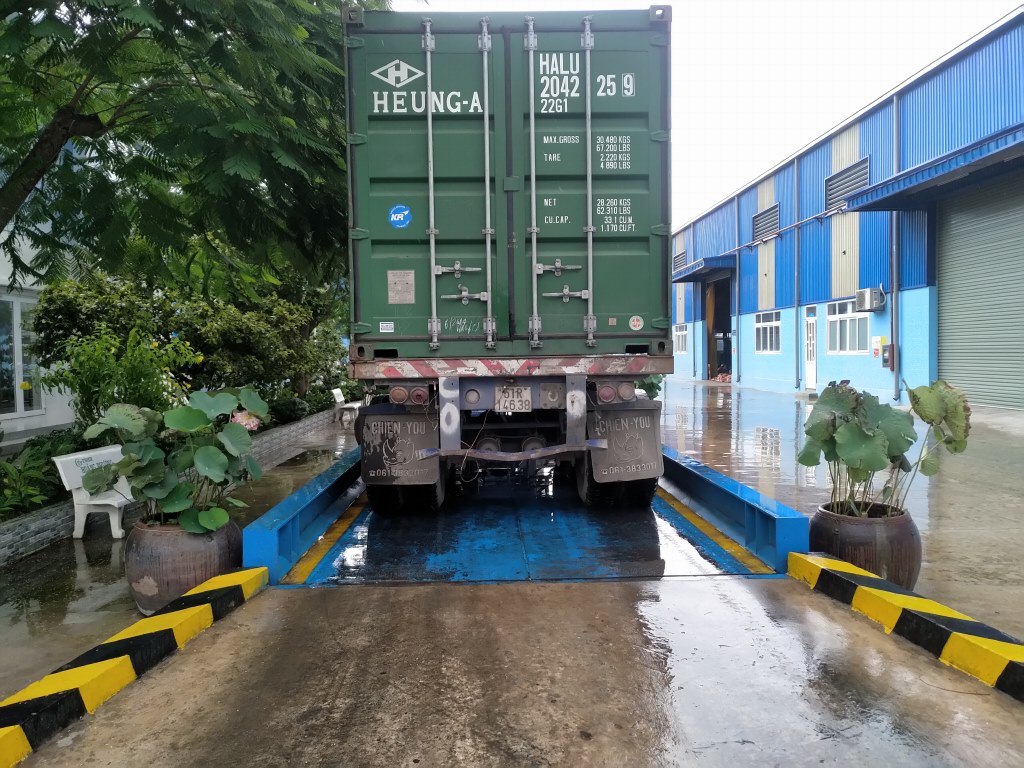 Xuất bột cá