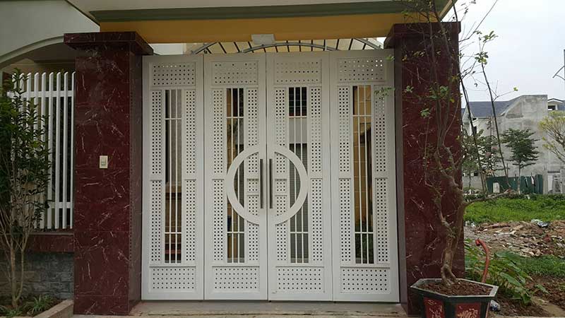 SƠN MỚI CỔNG SẮT NHÀ CHỊ THOA, BÌNH TÂN 