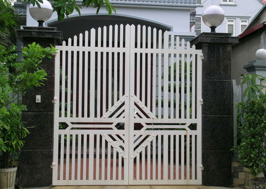 SỬA VÀ SƠN CỔNG SẮT CHO NHÀ ANH DŨNG , Q. BÌNH CHÁNH 