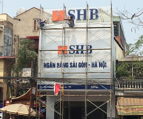 Vệ sinh bảng hiệu chuyên nghiệp