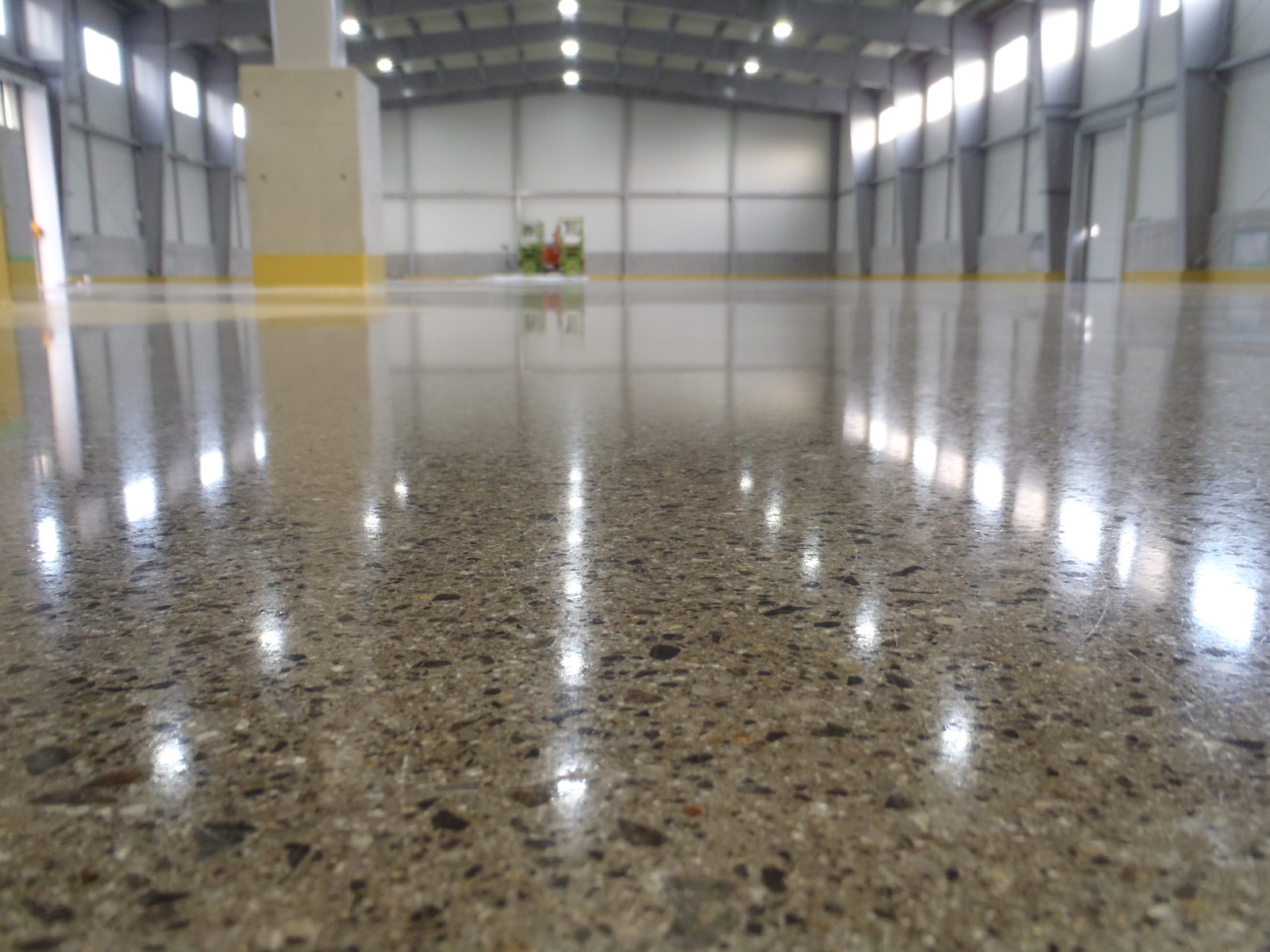 Giải pháp vệ sinh công nghiệp bảo dưỡng và phủ bóng các loại sàn Giải pháp vệ sinh công nghiệp bảo dưỡng và phủ bóng các loại sàn