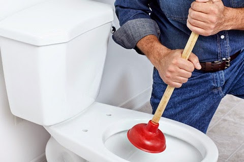 5 mẹo thông tắc bồn cầu siêu sạch sẽ, 15 phút là hết ngay