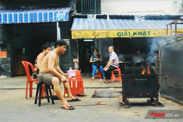 The story of the coffee roaster 67 years and the people 'keep fire' of Saigon