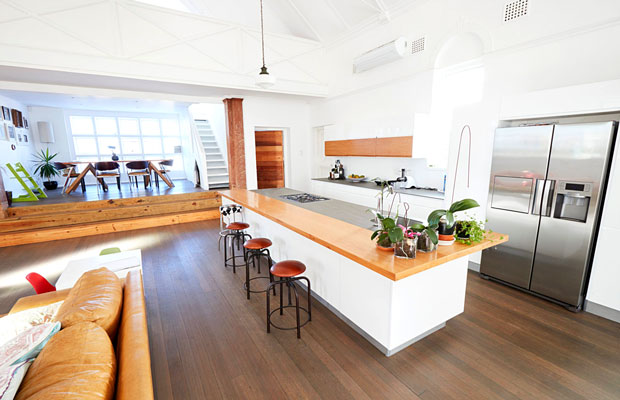 RỘ MỐT ỐP SÀN GỖ CHO NHÀ BẾP VÀ NHỮNG LỢI ÍCH KHI DÙNG SÀN GỖ CHO KHU VỰC BẾP