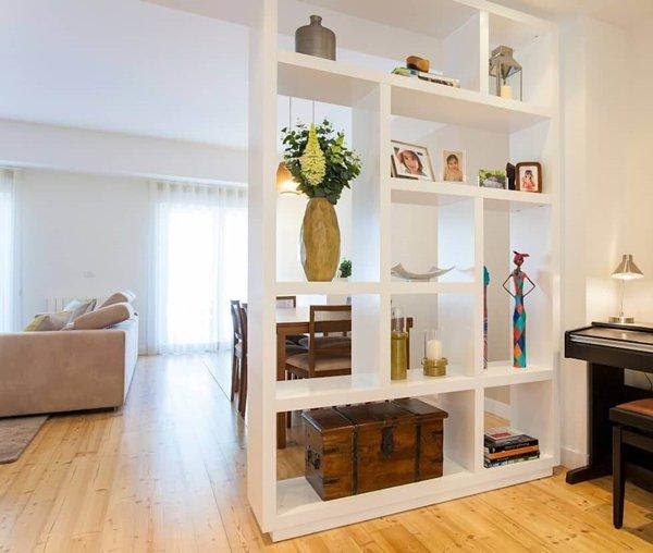 mau-vach-ngan-phong-khach-5