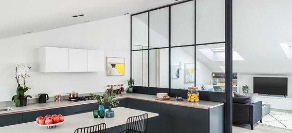 mau-vach-ngan-phong-khach-8