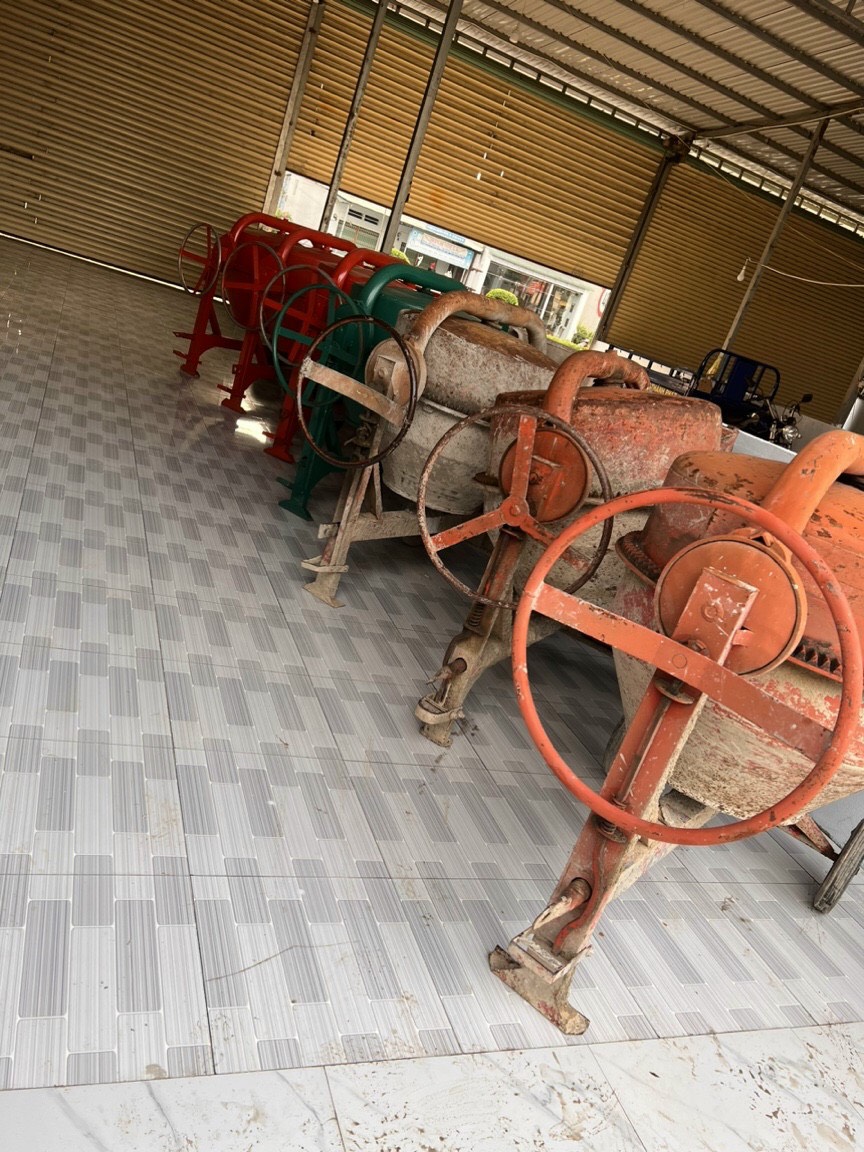 CONSTRUCTION EQUIPMENT LEASE