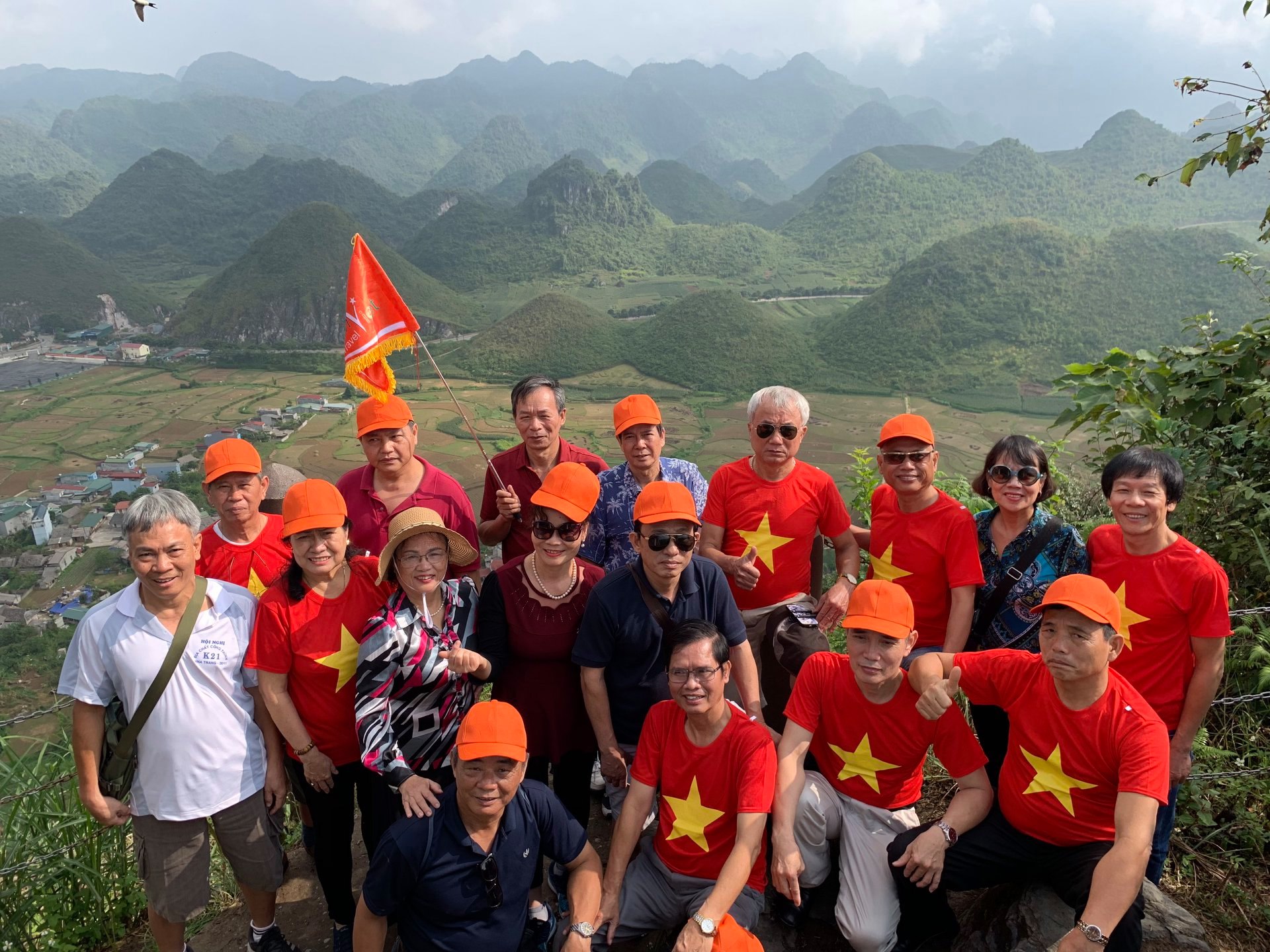 TOUR THIỀN VIỆN - TP HÀ GIANG - NÚI ĐÔI QUẢN BẠ - ĐỒNG VĂN - CỘT CỜ LŨNG CÚ - LÀNG LÔ LÔ CHẢI - SÔNG NHO QUẾ - HÀ NỘI DÀNH CHO KHÁCH CAO TUỔI 4N3Đ